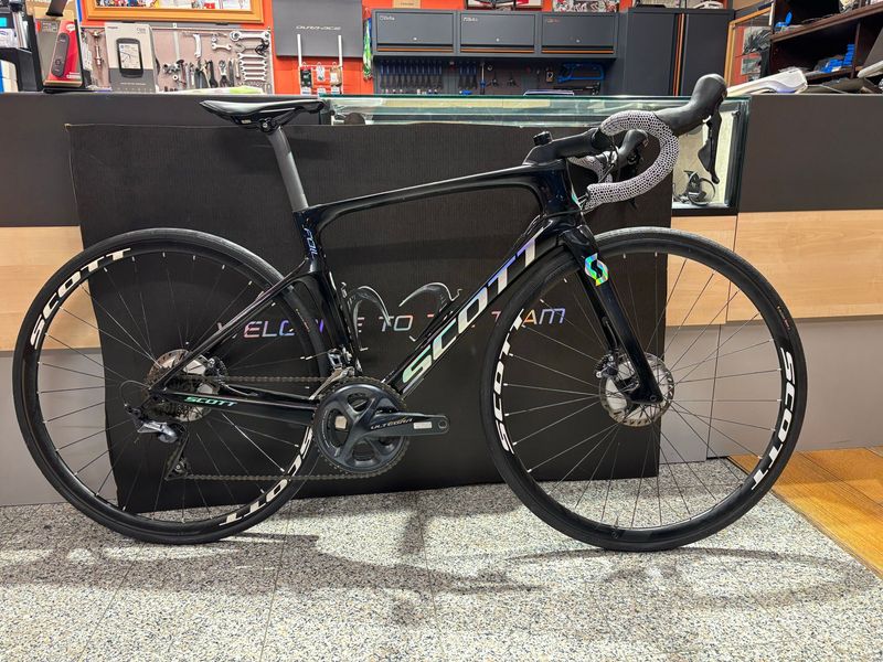 Tweedehands Scott Foil 20 2020 2020 Road & Gravel — afbeelding 1 van 5