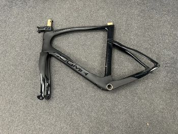 Used Pinarello Dogma F Onyx BOB Disc 59.5 Frameset 2024 Road & Gravel, Black — image 4 of 6