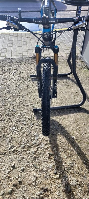 Gebrauchtes Ideal Race Pro 2020 Mountainbike, Hellgrau — Bild 2 von 10