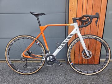 Canyon Inflite CF SLX 9 Team 2023 2023 Road & Gravel usato