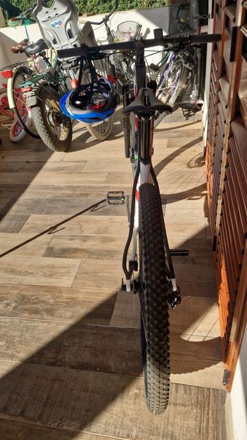Used Trek Procaliber 9.7 2022 2022 Mountainbike, White, 29 — image 2 of 4