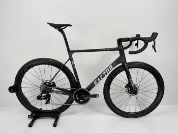 Factor, O2 SRAM Force eTap AXS