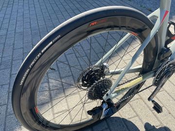 Used BMC Roadmachine 01 ONE 2024 2024 Road & Gravel, Light Gray — image 5 of 24