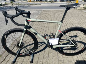 Used BMC Roadmachine 01 ONE 2024 2024 Road & Gravel, Light Gray — image 4 of 24