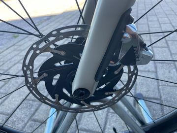 Used BMC Roadmachine 01 ONE 2024 2024 Road & Gravel, Light Gray — image 17 of 24