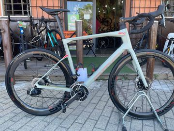 Used BMC Roadmachine 01 ONE 2024 2024 Road & Gravel, Light Gray — image 22 of 24