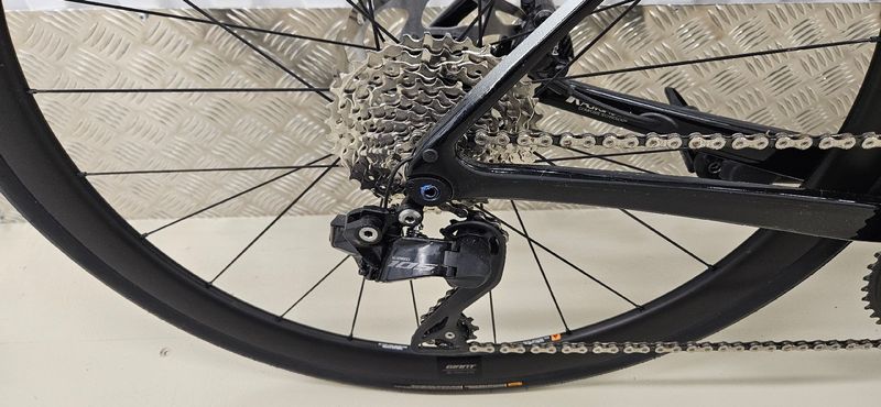 Giant Defy Advanced Pro 1 2024 2024 Road & Gravel usato, Bianco — immagine 4 di 14