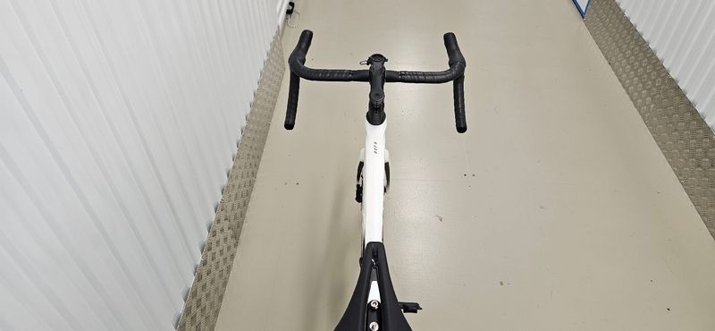 Giant Defy Advanced Pro 1 2024 2024 Road & Gravel usato, Bianco — immagine 11 di 14