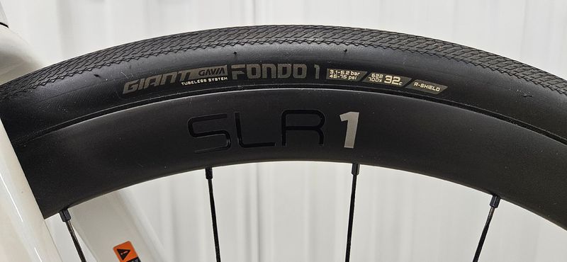 Giant Defy Advanced Pro 1 2024 2024 Road & Gravel usato, Bianco — immagine 6 di 14