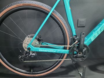 Bianchi Impulso COMP GRX 610 disc 2025 2025 Road & Gravel usato, Verde — immagine 2 di 7