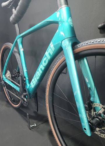 Bianchi Impulso COMP GRX 610 disc 2025 2025 Road & Gravel usato, Verde — immagine 3 di 7