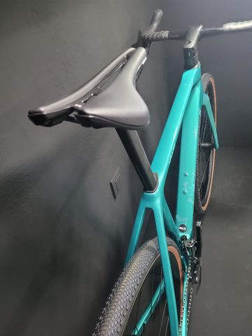 Bianchi Impulso COMP GRX 610 disc 2025 2025 Road & Gravel usato, Verde — immagine 6 di 7