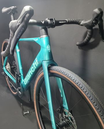 Bianchi Impulso COMP GRX 610 disc 2025 2025 Road & Gravel usato, Verde — immagine 4 di 7