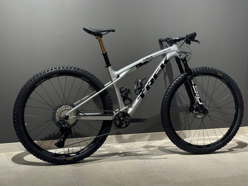 Używany Trek Supercaliber Gen2 M/L 2025 Mountainbike — zdjęcie 2 z 6