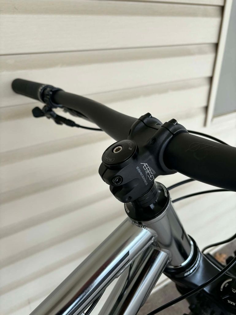 Used Transition TransAM Complete Bike 2024 2024 Mountainbike, Light Gray, 29 — image 18 of 20