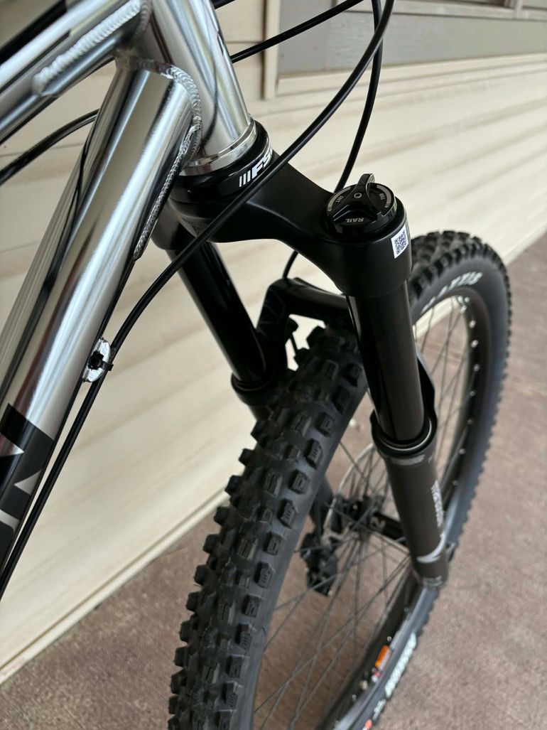 Used Transition TransAM Complete Bike 2024 2024 Mountainbike, Light Gray, 29 — image 16 of 20