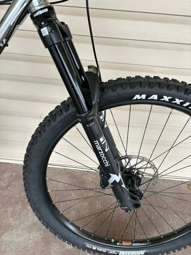 Used Transition TransAM Complete Bike 2024 2024 Mountainbike, Light Gray, 29 — image 14 of 20
