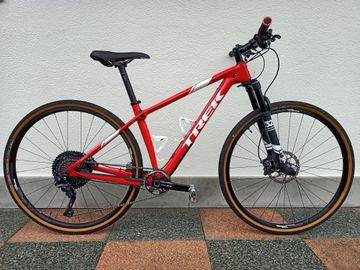 Used Trek Procaliber Shimano Deore XT 2017 Mountainbike, Red — image 1 of 3