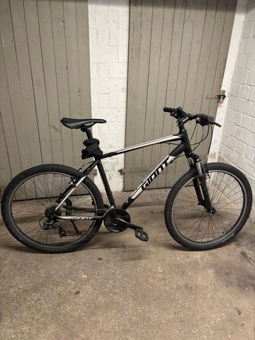 Used Giant RTX 2021 Mountainbike, Black — image 1 of 3