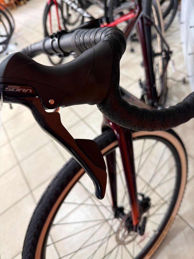 Used Ridley Kalazy - Shimano Sora 2x9 Mechanical Disc brake 2024 2024 Road & Gravel, Red — image 7 of 9
