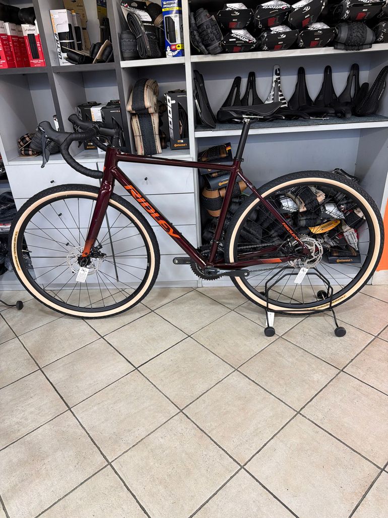 Used Ridley Kalazy - Shimano Sora 2x9 Mechanical Disc brake 2024 2024 Road & Gravel, Red — image 2 of 9