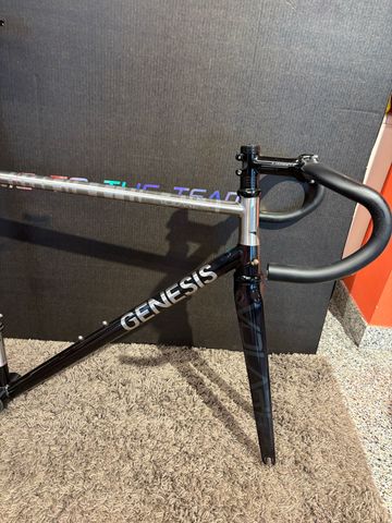 Genesis Volare 931 2027 Road & Gravel usato, Grigio chiaro — immagine 3 di 5