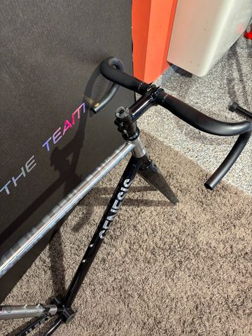 Genesis Volare 931 2027 Road & Gravel usato, Grigio chiaro — immagine 5 di 5