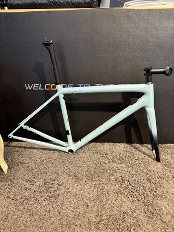 Specialized, Aethos Pro - Shimano Ultegra Di2 2025 Frameset