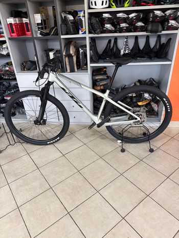 Used KTM MYROON PRO 2024 2024 Mountainbike, Gris claro — image 2 of 9