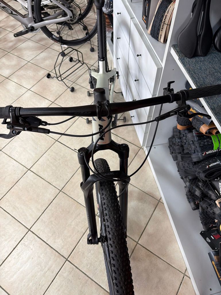 Used KTM MYROON PRO 2024 2024 Mountainbike, Gris claro — image 8 of 9