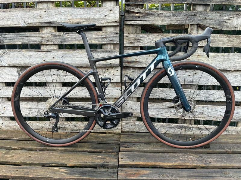 Gebrauchtes Scott Addict Shimano 105 Di2 2023 Road & Gravel, Blau — Bild 1 von 6