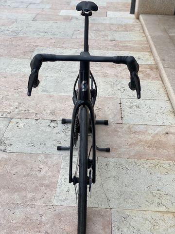 Scott Addict RC 10 2025 2025 Road & Gravel usato, Nero — immagine 3 di 6