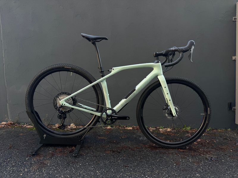 Used Specialized Diverge STR Comp 2024 2024 Road & Gravel, Green — image 1 of 9