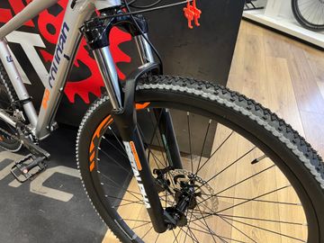 Gebrauchtes Lee Cougan Nitro Mtb 2023 Mountainbike, Weiß — Bild 6 von 6