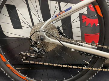 Gebrauchtes Lee Cougan Nitro Mtb 2023 Mountainbike, Weiß — Bild 3 von 6