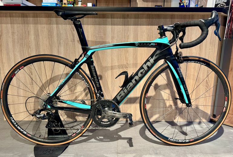 Used Bianchi Oltre XR4 CV Campagnolo Record 12v 2018 Road & Gravel, Black — image 1 of 11