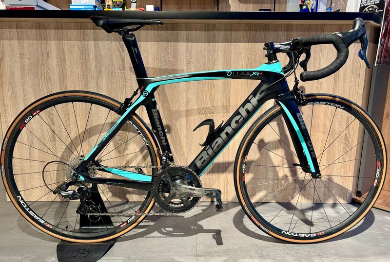 Used Bianchi Oltre XR4 CV Campagnolo Record 12v 2018 Road & Gravel