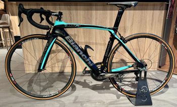 Used Bianchi Oltre XR4 CV Campagnolo Record 12v 2018 Road & Gravel, Black — image 10 of 11