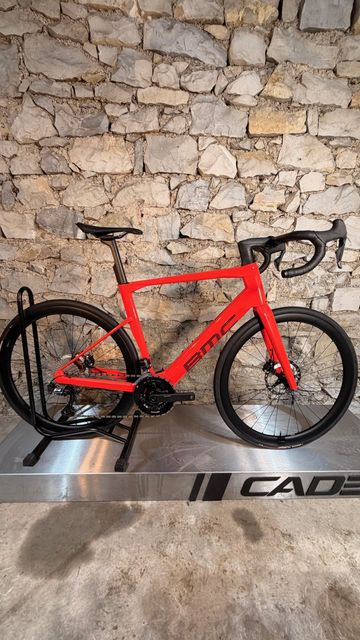 Gebrauchtes BMC ROADMACHINE 01 AMP TWO 2025 Road & Gravel, Rot — Bild 1 von 8