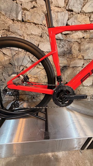 Gebrauchtes BMC ROADMACHINE 01 AMP TWO 2025 Road & Gravel, Rot — Bild 3 von 8