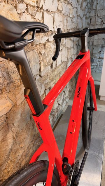 Gebrauchtes BMC ROADMACHINE 01 AMP TWO 2025 Road & Gravel, Rot — Bild 6 von 8