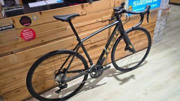 Gebrauchtes Trek Domane+ AL 5 2025 2025 Road & Gravel, Schwarz — Bild 2 von 3