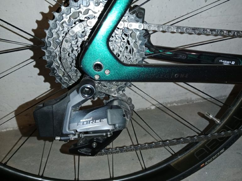 Used Trek Émonda SLR 7 eTap 2022 2022 Road & Gravel, Violett — image 13 of 17