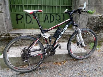 Used Merida ONE-TWENTY 800 2017 2017 Mountainbike, Black, 27.5, 29 — image 2 of 3