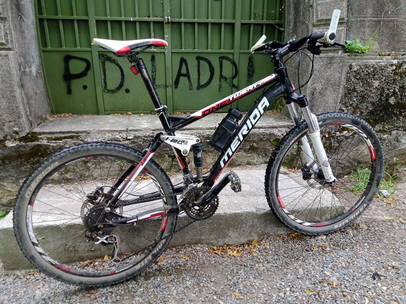 Used Merida ONE-TWENTY 800 2017 2017 Mountainbike, Black, 27.5, 29 — image 2 of 3