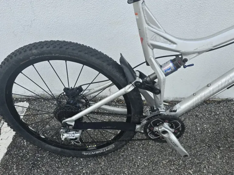 Used Specialized Stumpjumper 2006 Mountainbike, Light Gray — image 4 of 4
