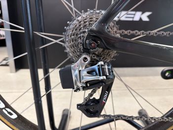 Used Trek Madone 9 Series 2017 Road & Gravel, Black — image 3 of 11