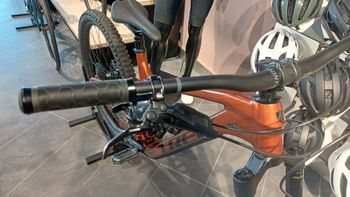 Used Trek Slash 8 Gen 5 2023 2023 Mountainbike, Red, 29 — image 6 of 6