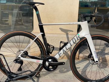 Factor Ostro VAM Shimano Ultegra 2025 Zipp 303s 2025 Road & Gravel d'occasion