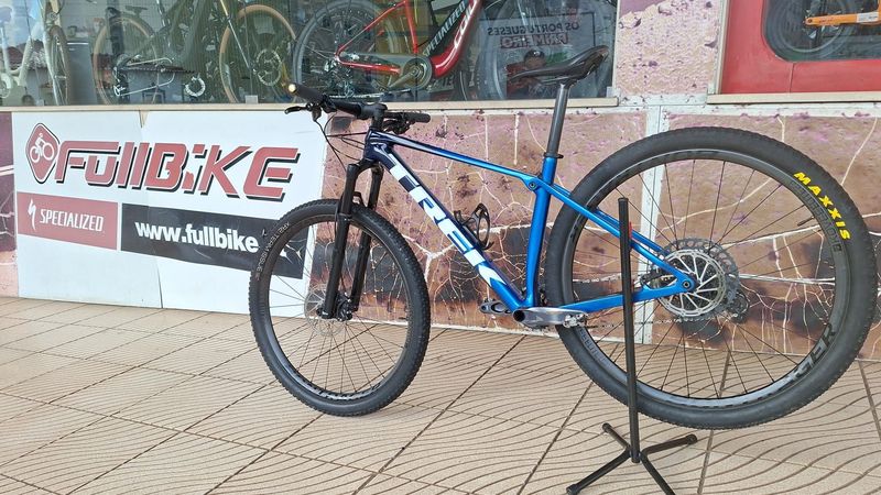 Used Trek Procaliber SRAM GX Eagle 2022 Mountainbike, Blue — image 8 of 16